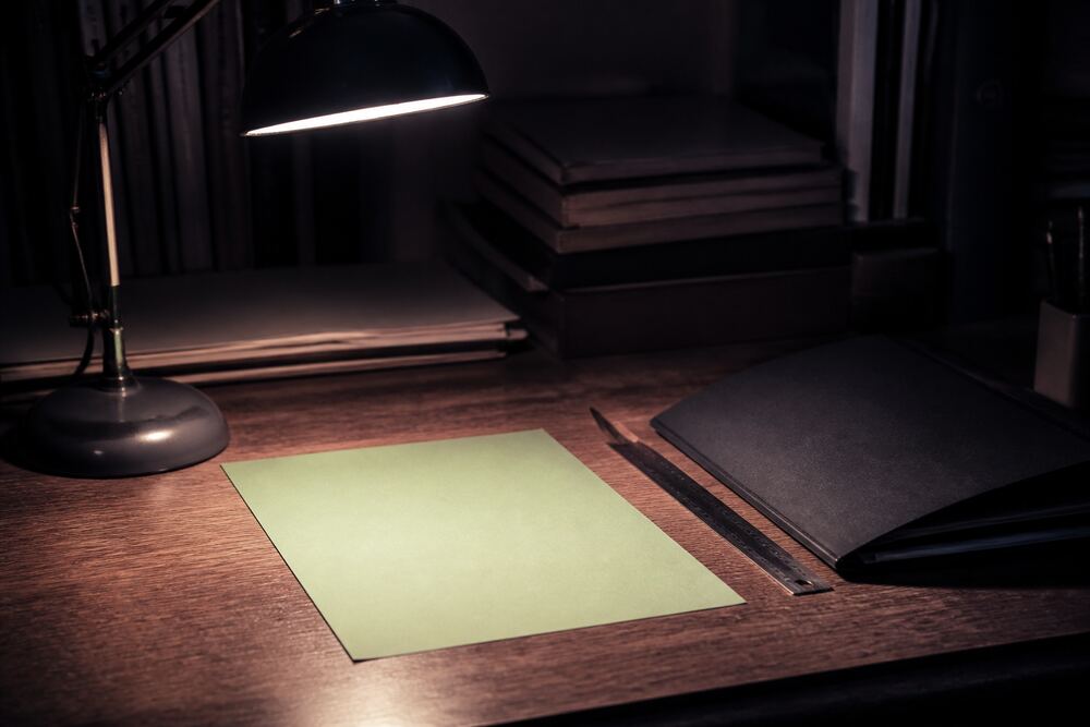 A blank calendar, folder and pencil on a desk